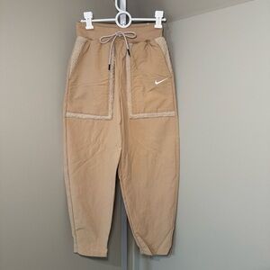 Nike Women's Essential Woven Cropped High Rise Jogger Pants XS Teddy Pockets‎